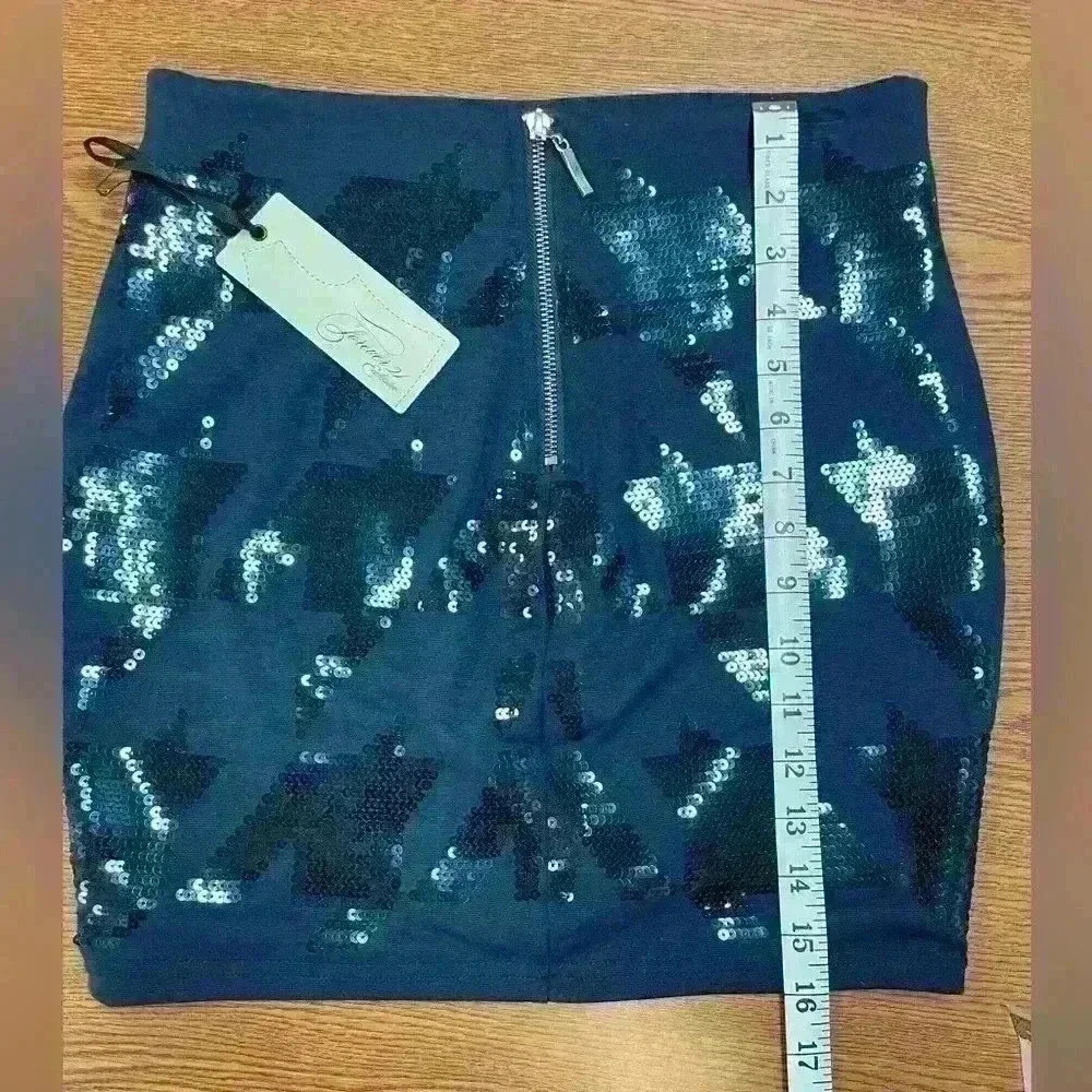 ❤️ NWT- FOREVER 21 Exclusive Navy Skirt with sequence accents - Picture 4 of 6